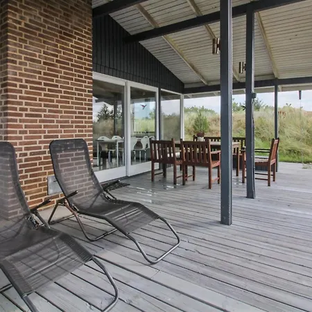 Elsa - 700m From The Sea By Interhome